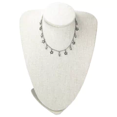 colar semijoia choker com pingentes de estrelas e bolinhas banhado a ródio negro