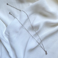 colar semijoia de pingente fada com microzircônias banhado a ródio branco