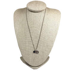 colar semijoia do signo Escorpião com pedra ágata preta em prata envelhecida