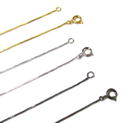 detalhe da corrente semijoia modelo veneziana de 1 mm banhada