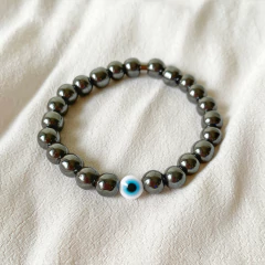 pulseira semijoia olho grego com pedras hematita para proteger contra as negatividades 