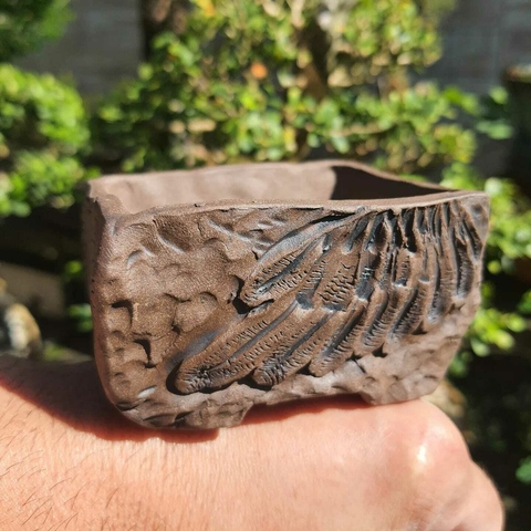 Vaso retangular estilizado angelical com asas em cerâmica de alta temperatura A5x8x6Cm