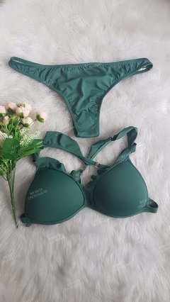 Bikini Vela en internet