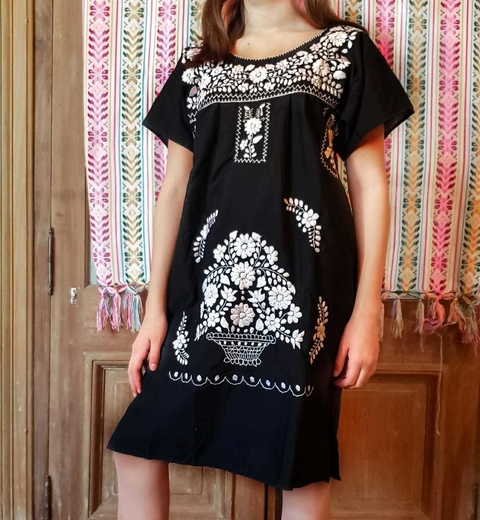 VESTIDO LAS FLORES CORTO NEGRO con BORDADO BLANCO