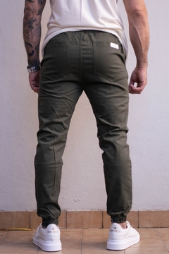Jogger verde militar en internet