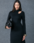 VESTIDO LONGO PRETO COM RECORTES na internet