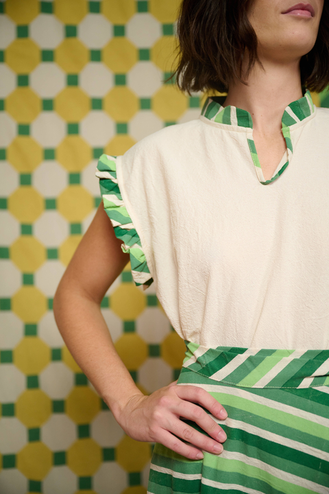 Blusa de algodón con cuello pintado a mano