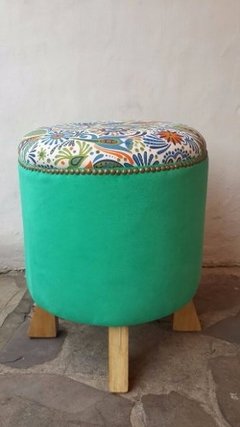 Puff Redondo Con Patas De Madera en internet