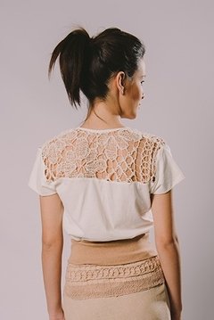 Jersey t-shirt with file lace shoulder on internet