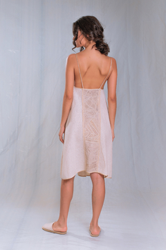 Vestido tipo camisola com renda - comprar online