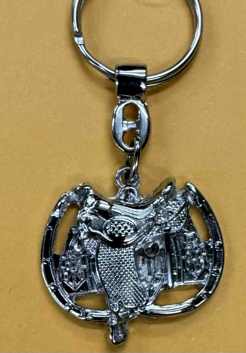 Chaveiro em zinco, sela