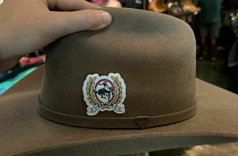 Adesivo em tecido p/chapéu (Cinch)