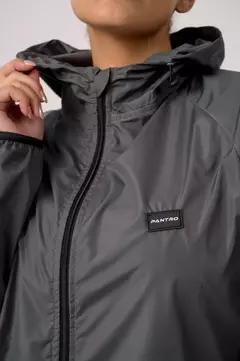 CAMPERA ROMPEVIENTO ULLUM GRIS UNISEX - TiendaBici Argentina