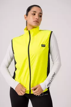 CHALECO ROMPEVIENTO ULTRALIVIANO AMARILLO FLUOR - comprar online