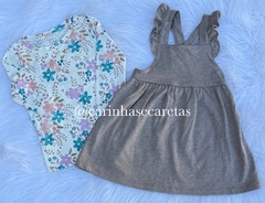 Jardineira vestido com camiseta Carters