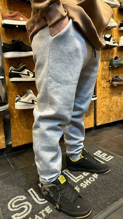 JOGGING FRIZADO PUÑO (GRIS)