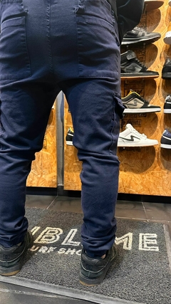 PANTALON JOGGER CARGO GABARDINA (AZUL OSCURO) - comprar online