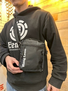 RIÑONERA MORRAL HARD HANG LOOSE (NEGRO) en internet