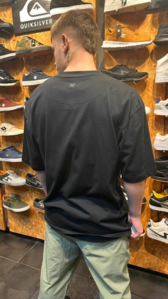 REMERA MEGA OVER LUXO (NEGRO) en internet