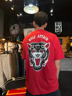 REMERA MC WOLF ATTACK VOMERR (ROJO) - SUBLIME SHOP