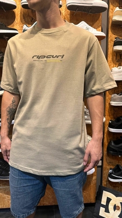 REMERA MC LOOSE FIT ARCHIVE RIP CURL (BEIGE) en internet