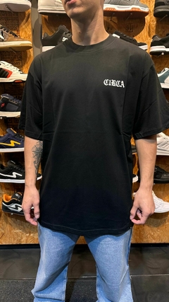 REMERA MC COMMITED CIRCA (NEGRO) - comprar online