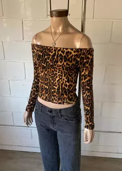 remera hombros descubiertos en internet