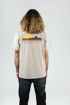 CALLING CLASSIC TEE (8149)