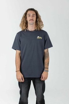 CALLING CLASSIC TEE (8149) - SHOP ONLINE l Natural Surf Shop