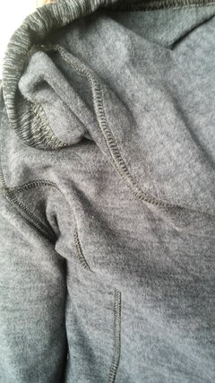 Campera deportiva mujer capucha hoddie lycra frisa bolsillos cordón ajustable cuello alto en internet