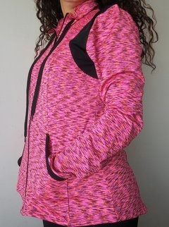 Campera deportiva mujer lycra bolsillos delanteros cierre cordón ajustable cuello alto en internet
