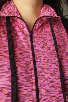 Campera deportiva mujer lycra bolsillos delanteros cierre cordón ajustable cuello alto en internet