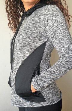Buzo deportivo mujer lycra bolsillos delanteros con cierre cordón ajustable cuello alto cintura entallada en internet