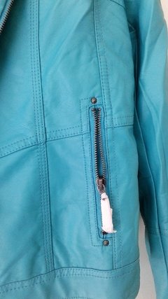 Image of Campera TMILL mujer eco-cuero cierre metálico capucha desmontable con cierre cordón ajustable en capucha 70% P-U 30% poliéster