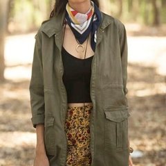 Campera RIMMEL corta gabardina mujer bordada Rose melody cierre bolsillos delanteros verde militar - tienda online