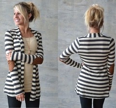 Imagen de Cardigan mujer largo rayado blanco negro algodón y poliéster parches en los codos modelo exclusivo importado
