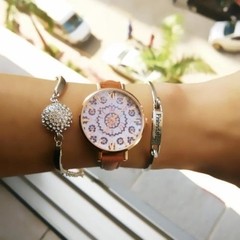 Image of RELOJ de mano (pulsera) con agujas y malla de cuero, estilo adulto, cuerpo color dorado