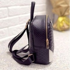 Imagen de Mochila mujer, urbana casual, compacta, porta-celular smartphone, de poliéster, ideal para viajar, importada