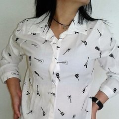 Camisa mujer larga estampada guitarra clásica botones manga tres cuarto Marca Baloop - MARÍA VICTORIA - Ropa y accesorios - Tienda Online