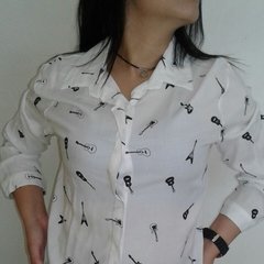 Imagen de Camisa mujer larga estampada guitarra clásica botones manga tres cuarto Marca Baloop