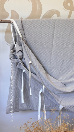 FUNDA ACOLCHADO MIL RAYAS GRIS en internet