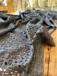 MANTEL BRODERIE GRIS TOPO - comprar online
