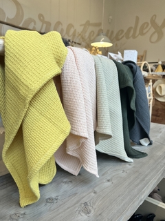 REPASADOR WAFFLE AMARILLO - comprar online