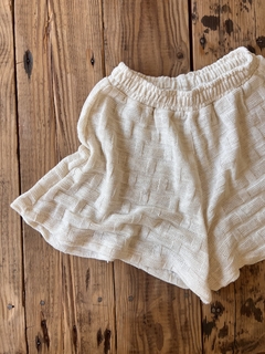 SHORT TEJIDO CREMA