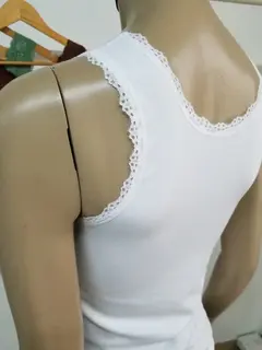Musculosa Dana en internet