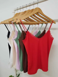 Musculosa Nuri en internet