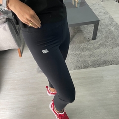 Calça New Balance Legging Logo Prata na internet