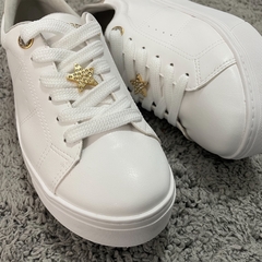 Tênis Via Marte Broche Branco Dourado - Loja Online DoMeuJeito - calçados, roupas e acessórios para o seu look 