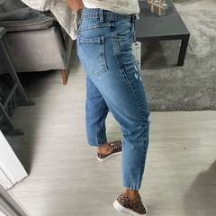 Calça Mom Jeans Sem Elastano Amanda na internet