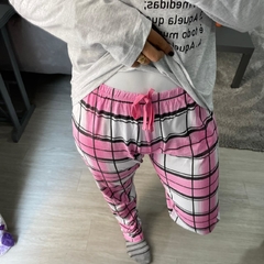 Pijama Longo Evanilda Mãe Cinza Rosa Xadrez na internet